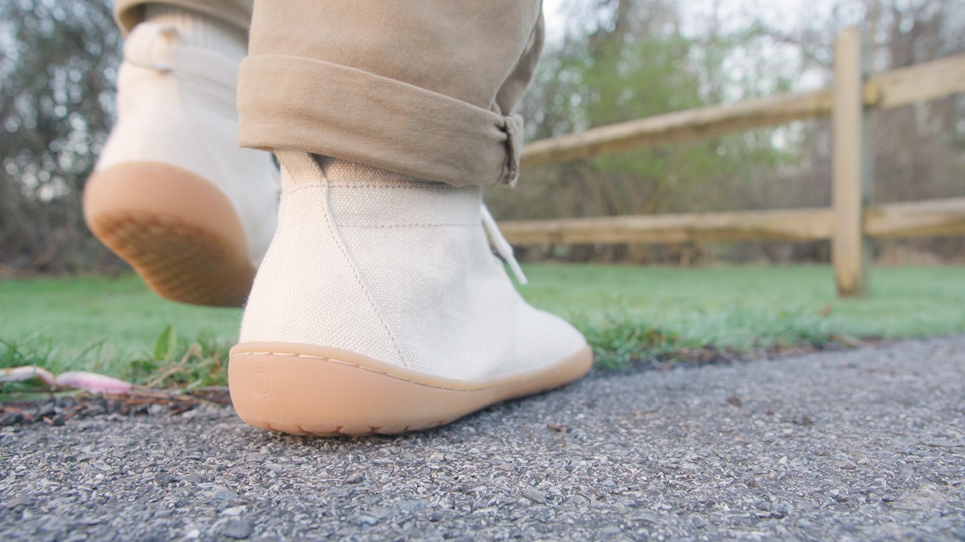 Mukishoes Duna Review Walk Away Heel Fence Trail