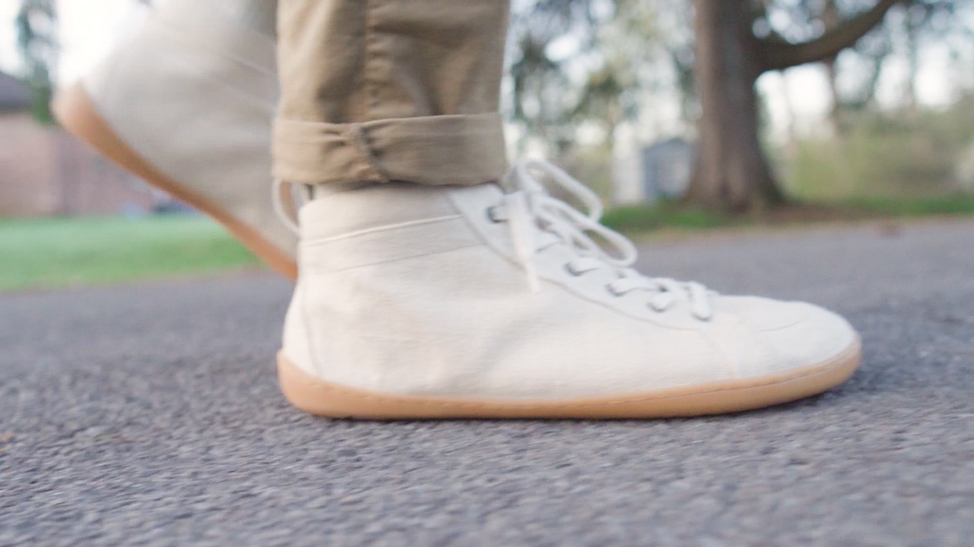 Mukishoes Duna Review Walk Side Road
