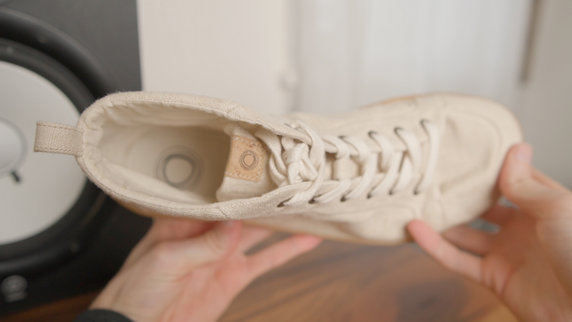 Mukishoes Duna Review Top Desk